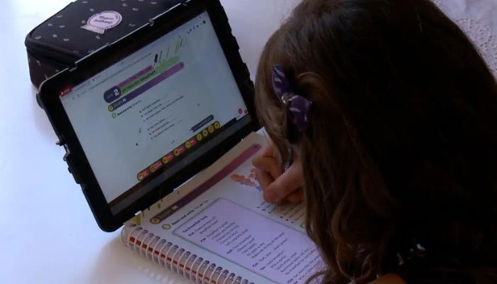 Estudantes de famílias pobres vão receber chips para acesso à internet